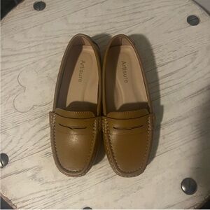 New, Artisure Women's Leather Penny Loafer Moccasins Slip On Comfort Flats, 7.5M